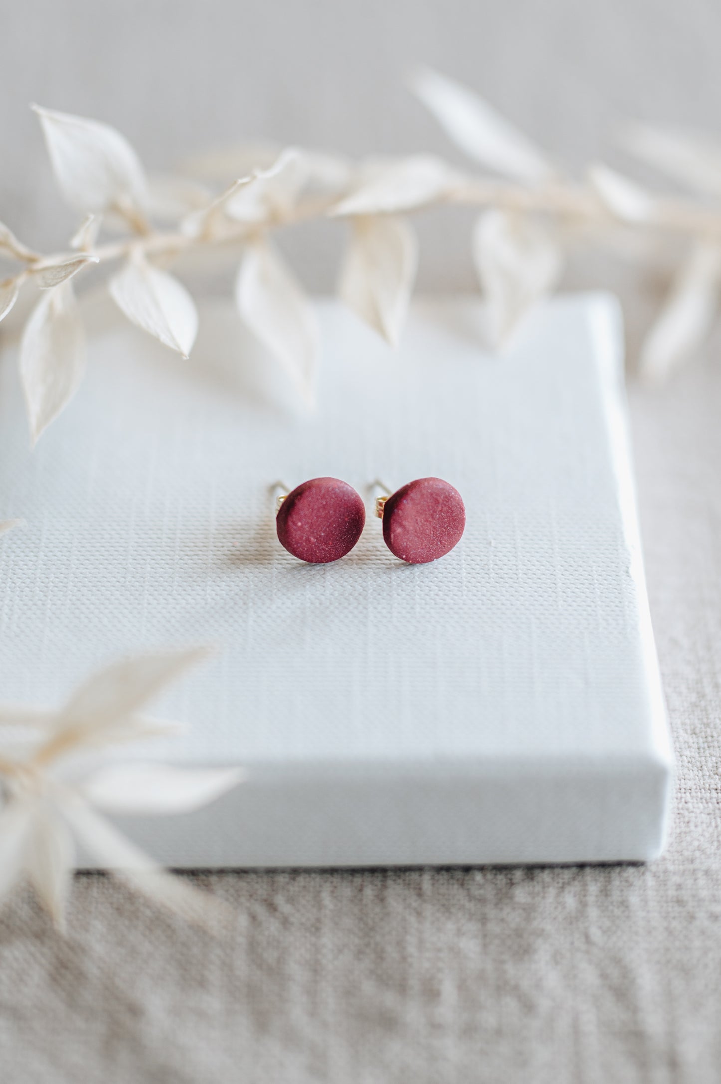 "Zany" round stud earrings