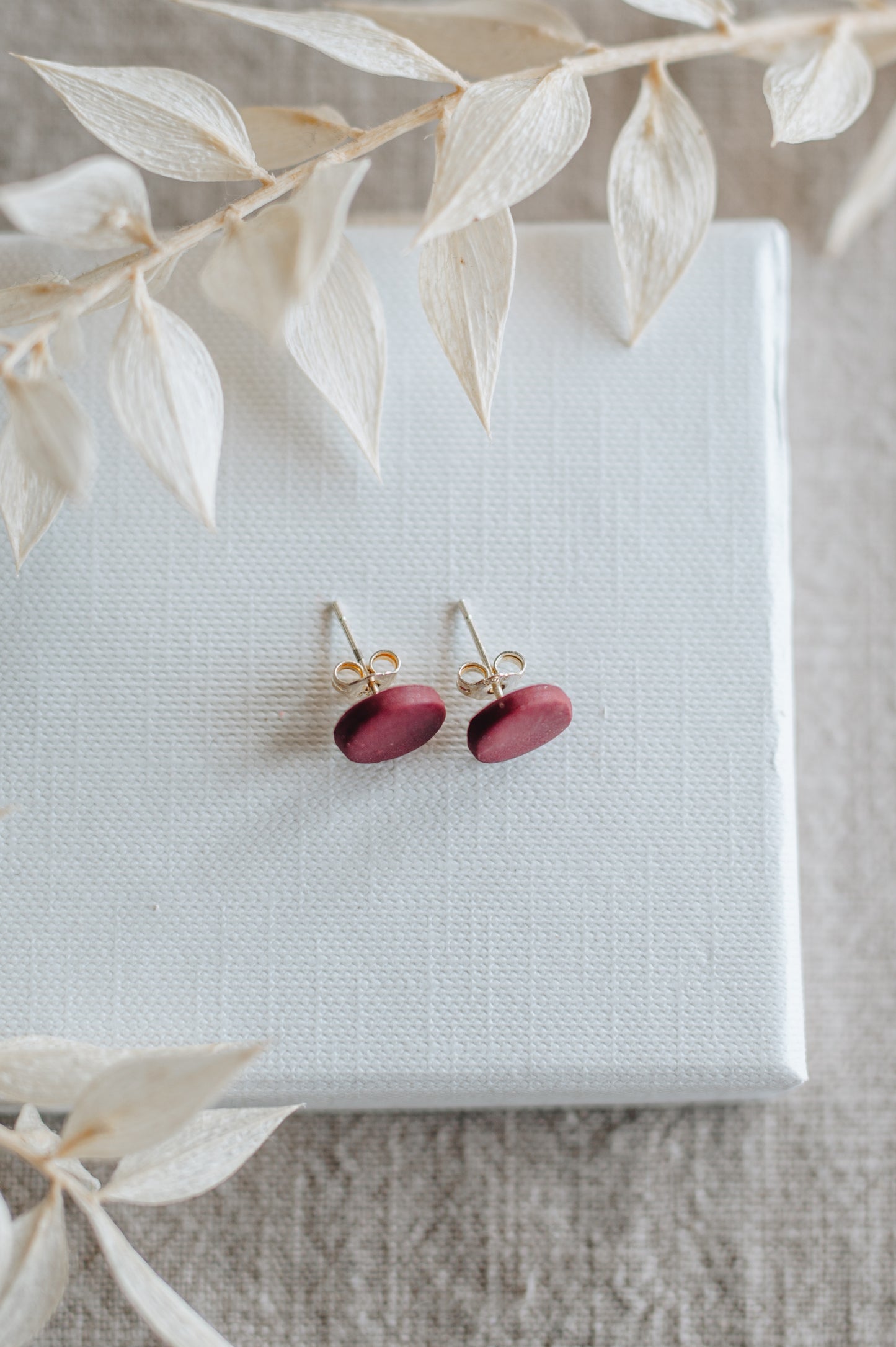 "Zany" round stud earrings
