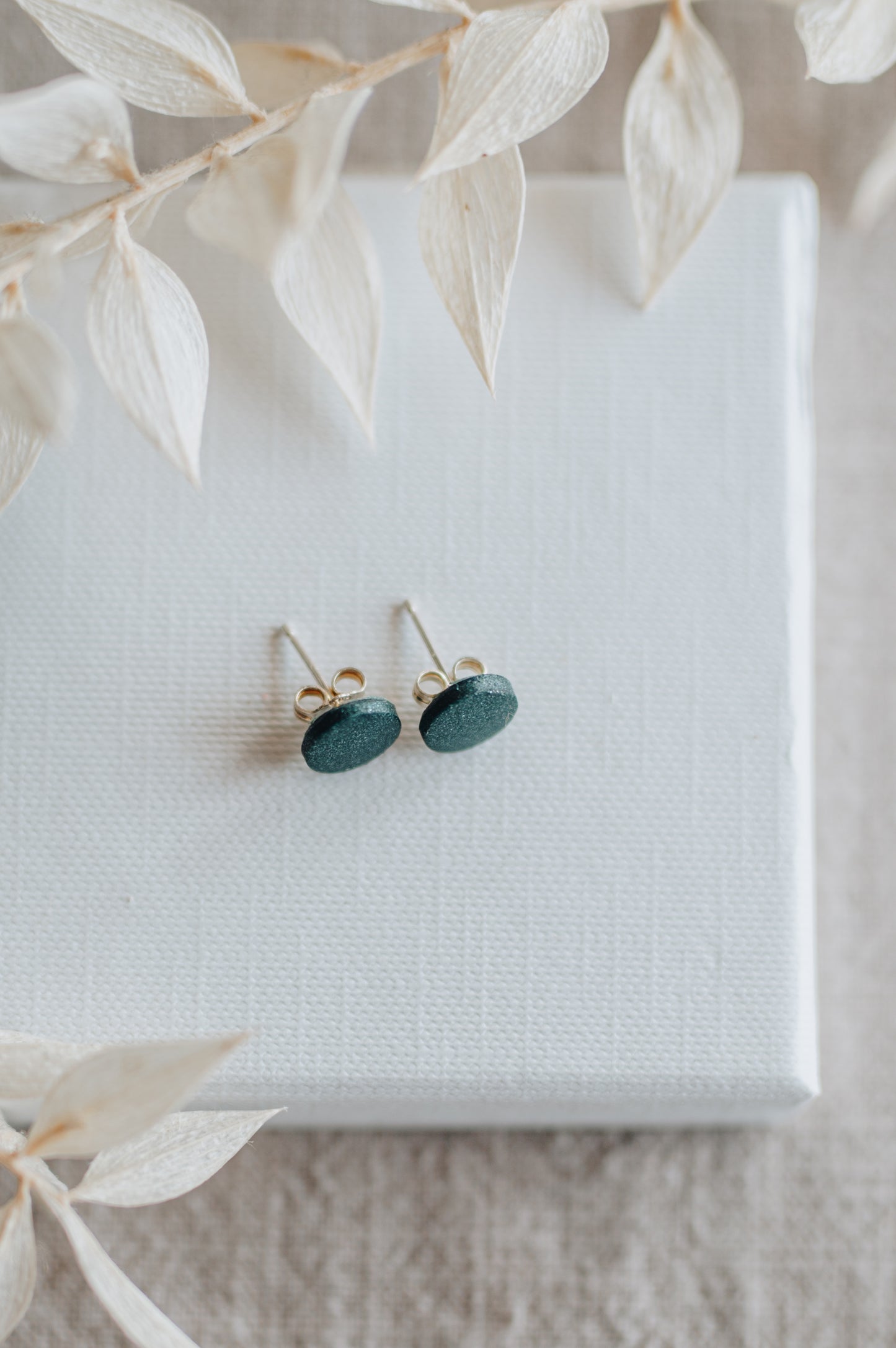 "Zany" round stud earrings