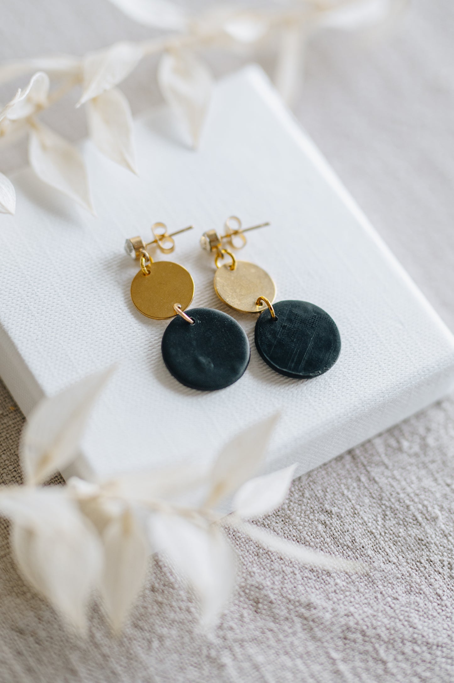 COCO - Ohrringe Schwarz mit Silber- / Goldplättchen