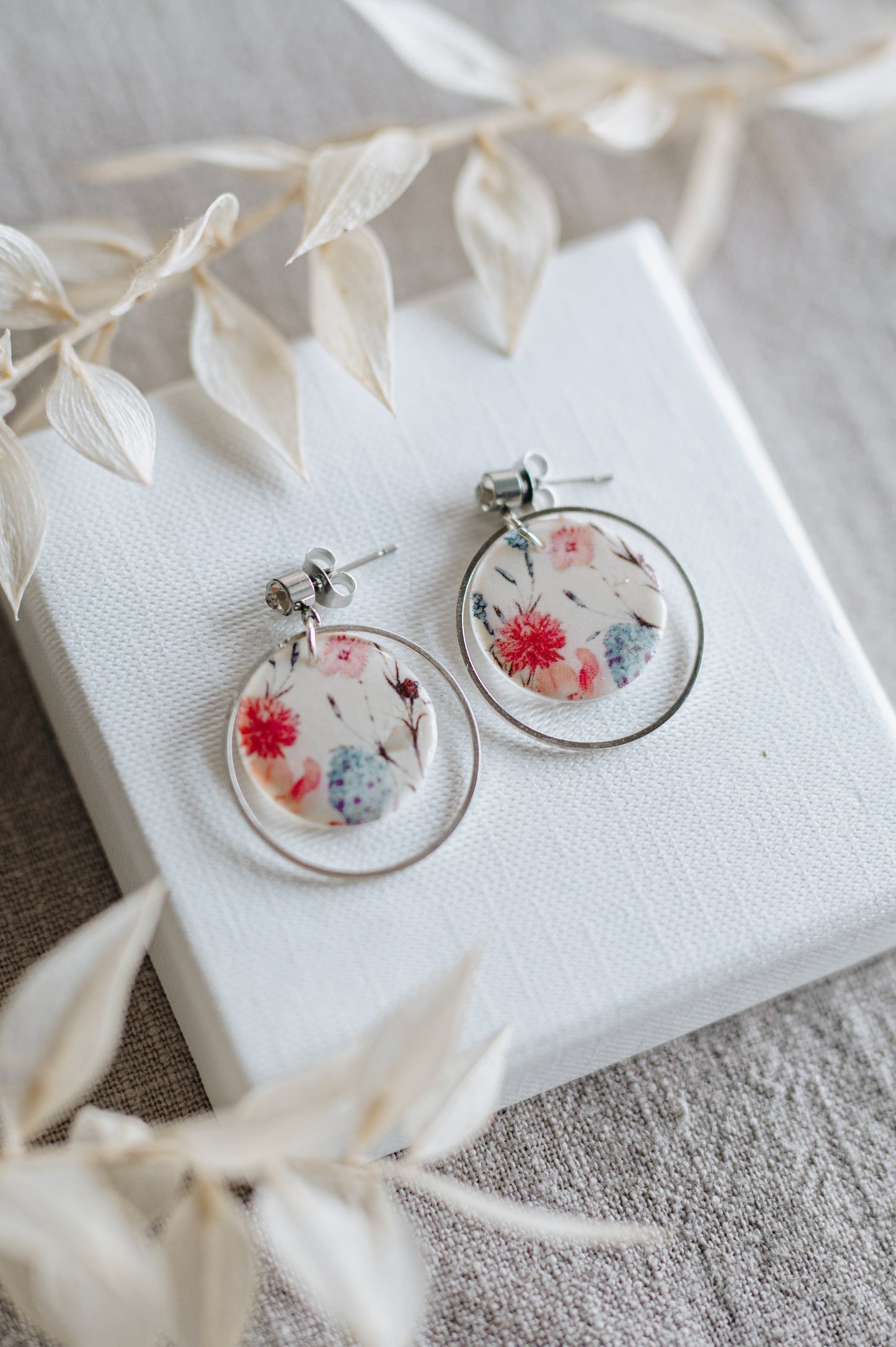 "Celestial" round earrings with a fine ring