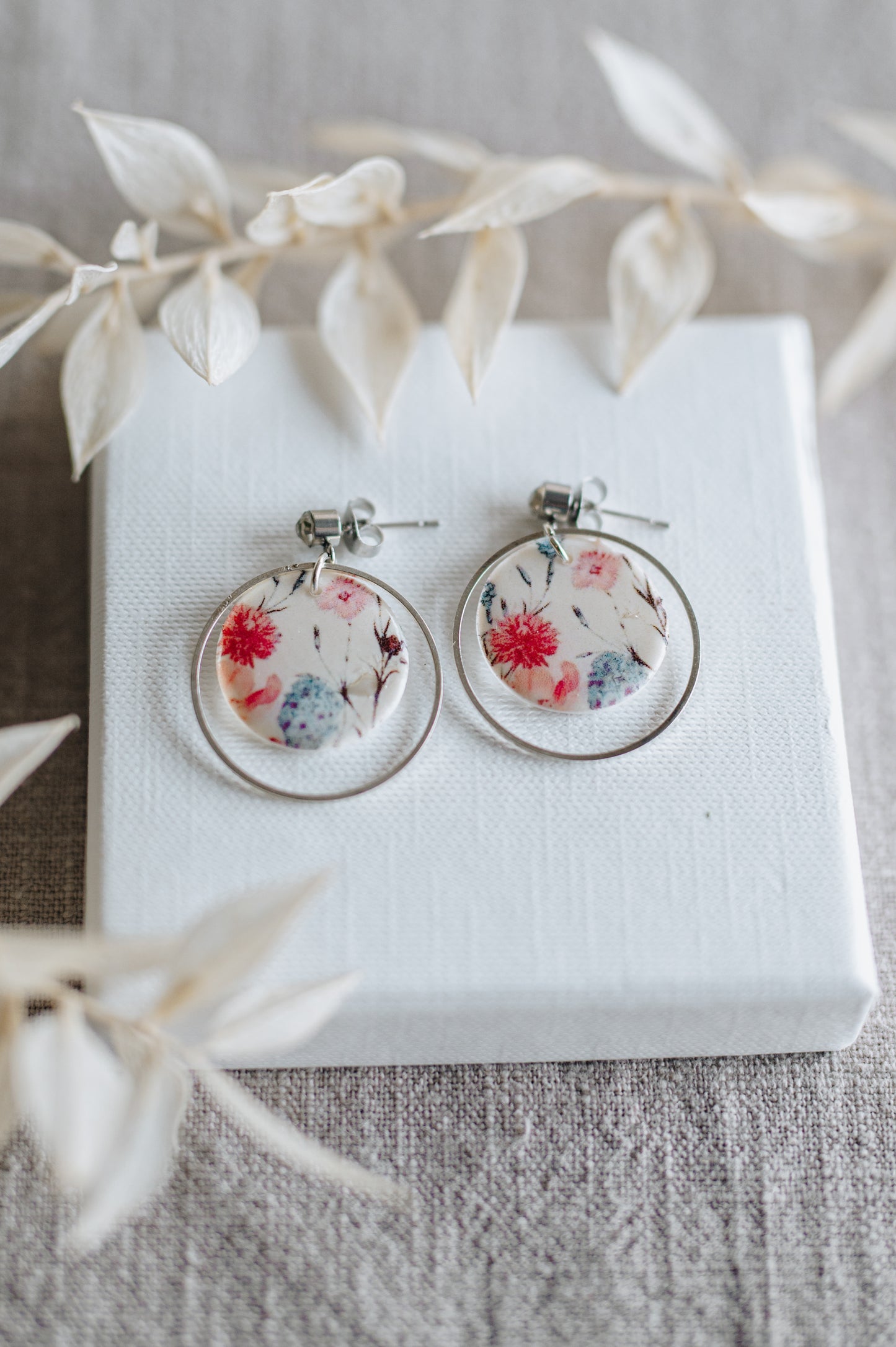 "Celestial" round earrings with a fine ring