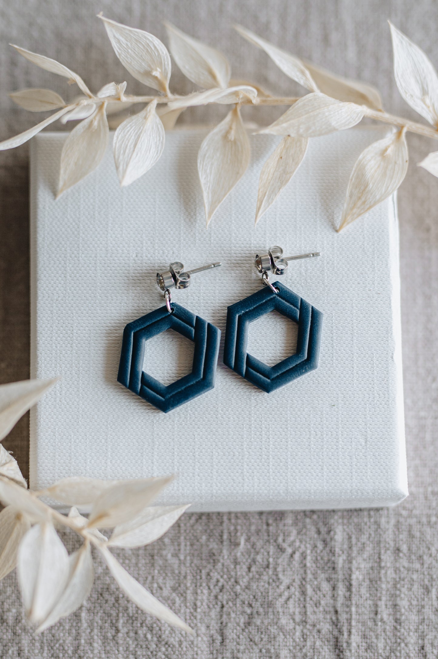 "Edge" earrings hexagon shape