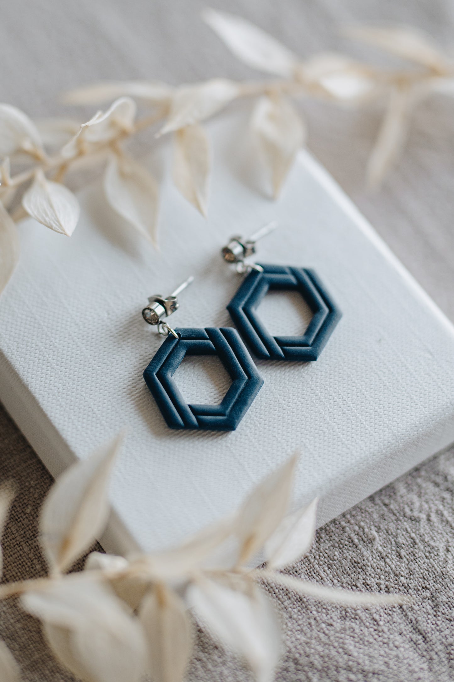 "Edge" earrings hexagon shape