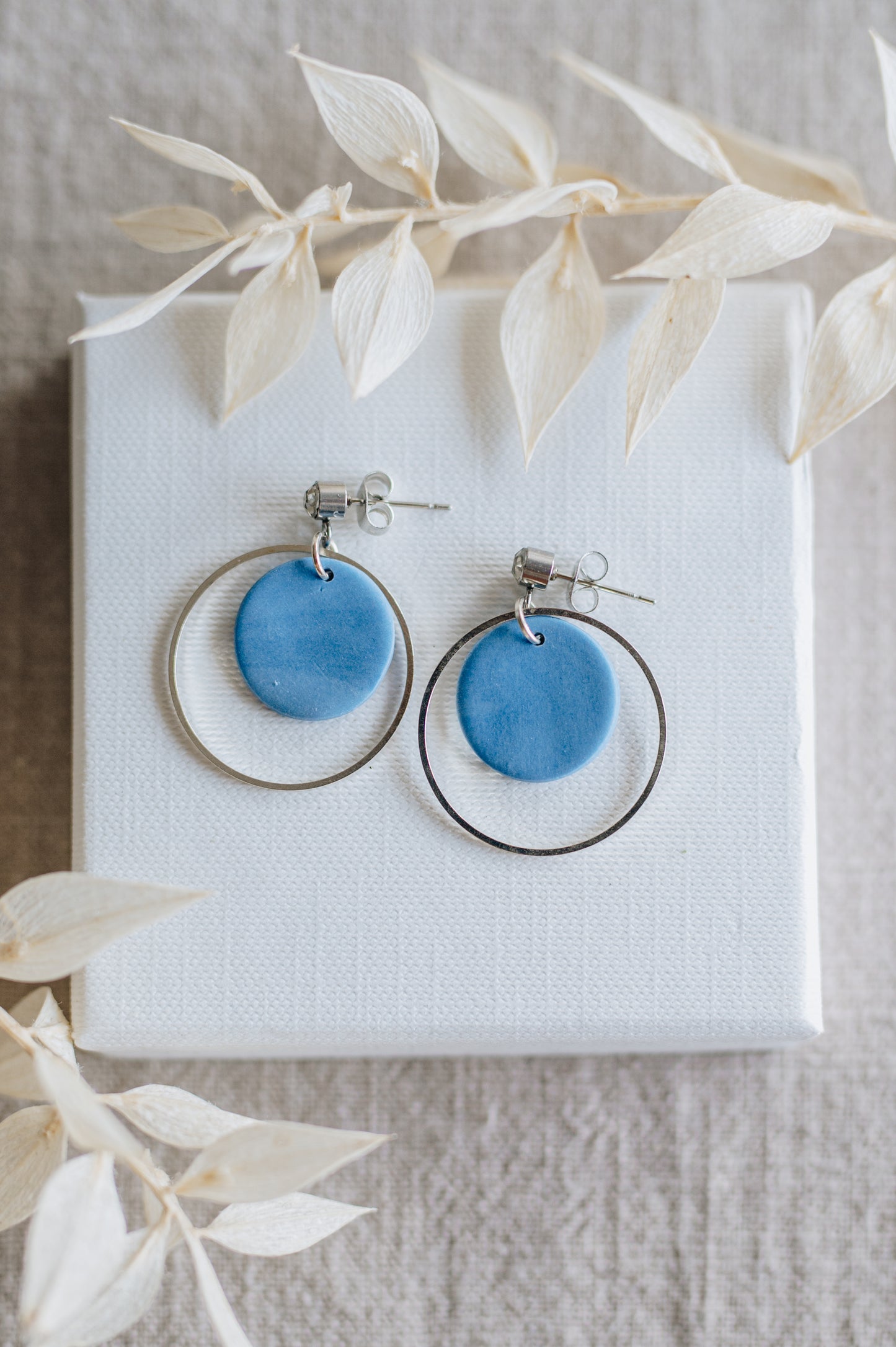 "Celestial" round earrings with a fine ring