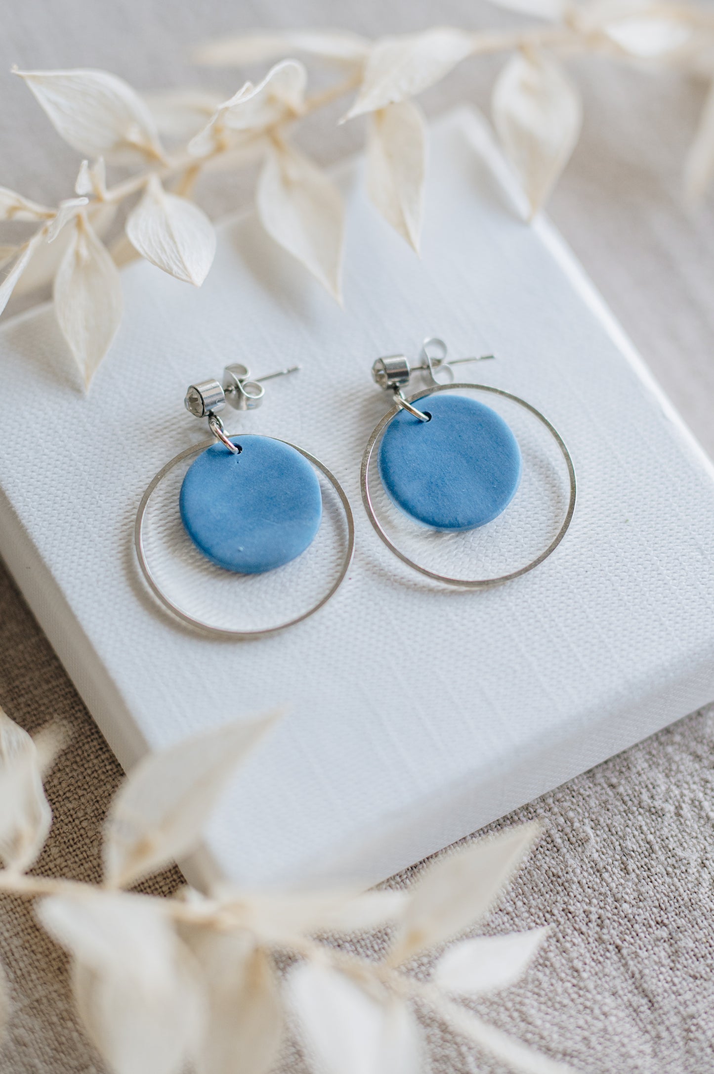 "Celestial" round earrings with a fine ring