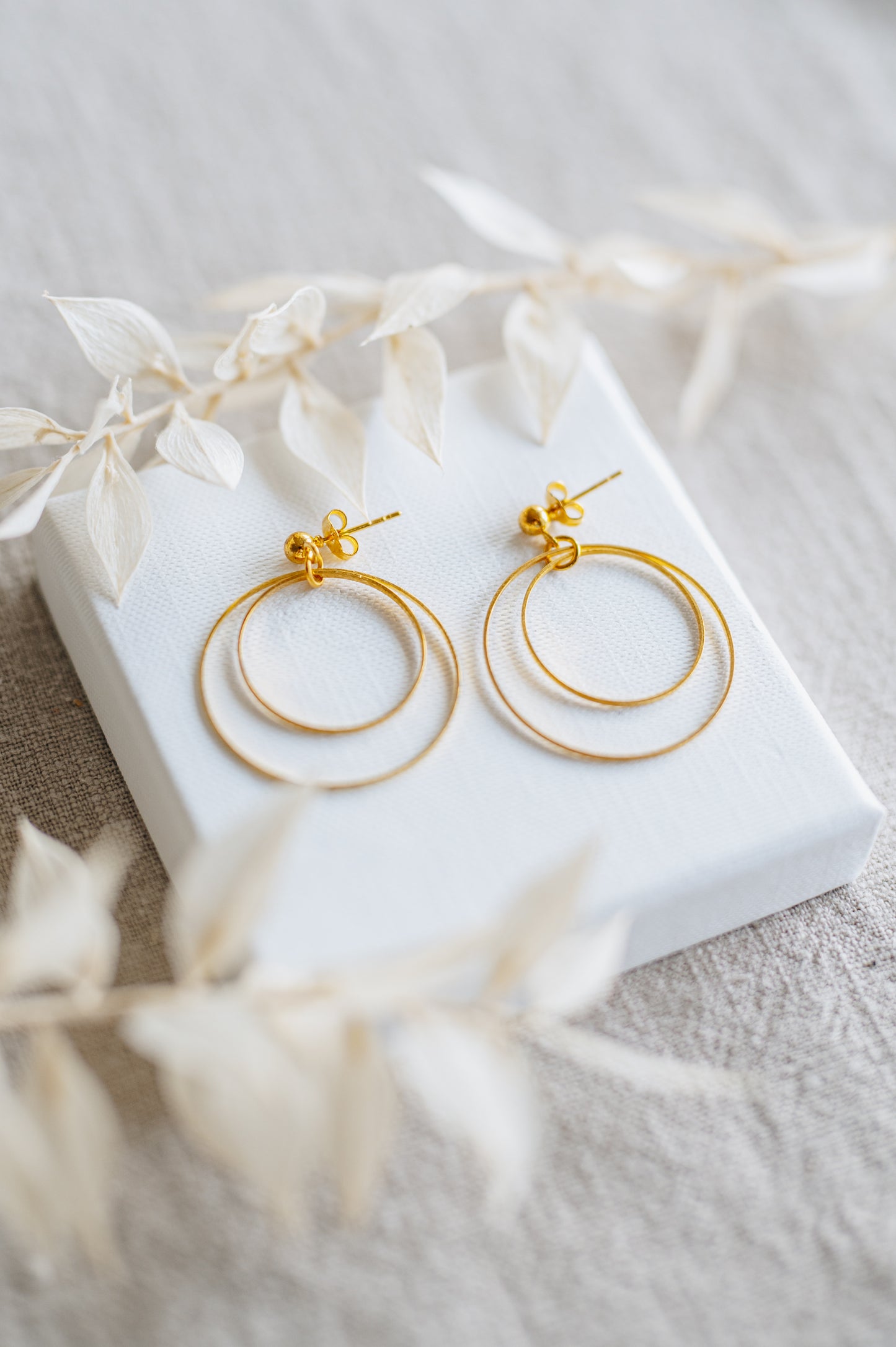 "Destiny" earrings with filigree ring