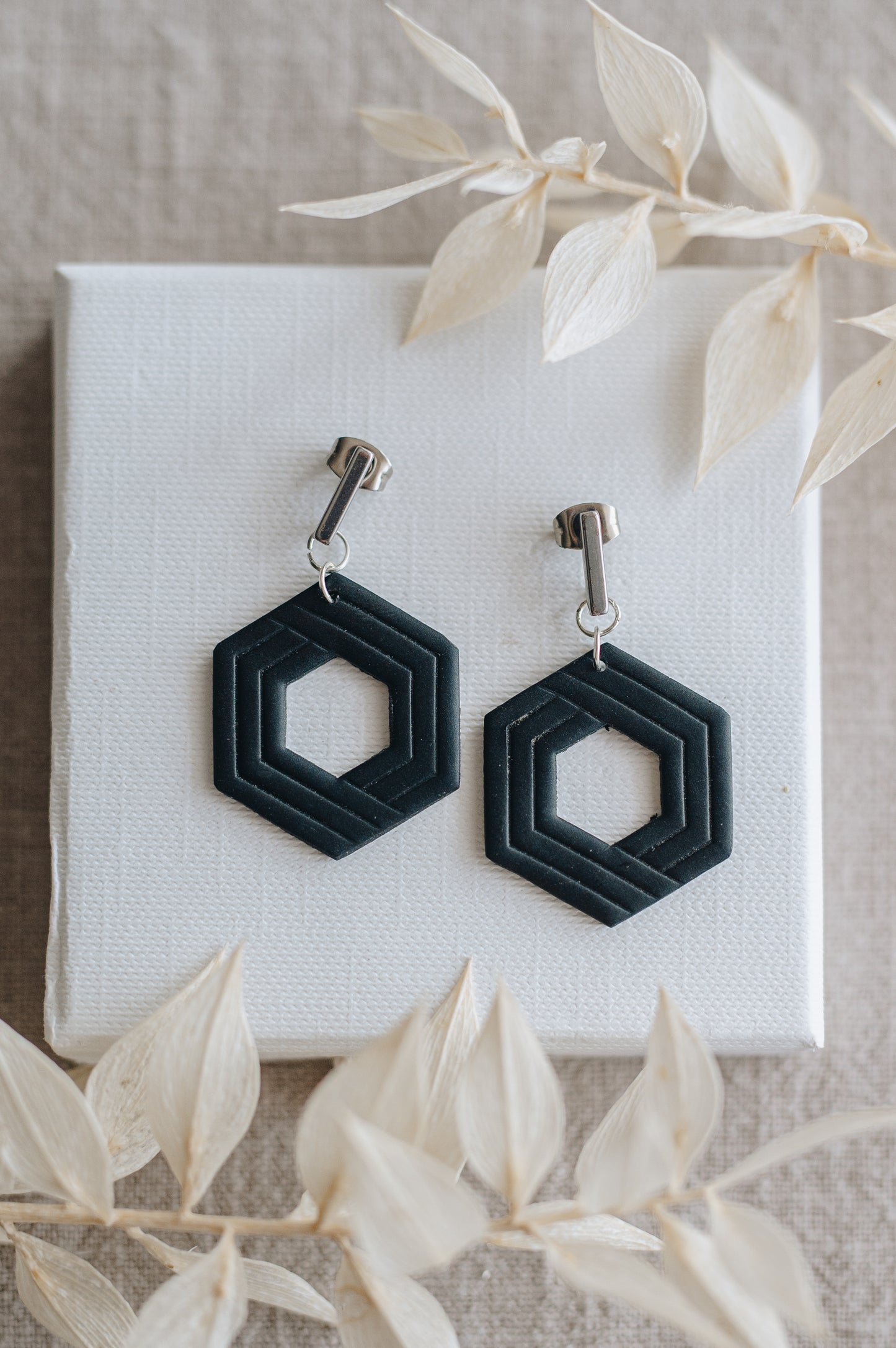 "Edge" earrings hexagon shape