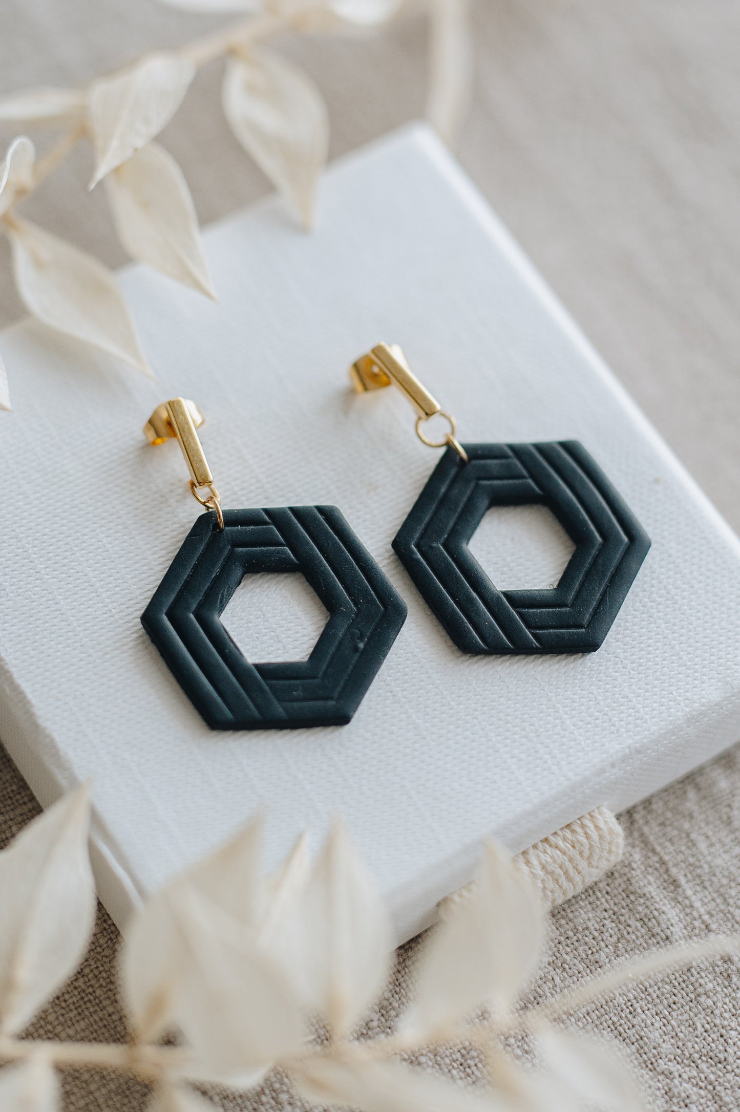 "Edge" earrings hexagon shape