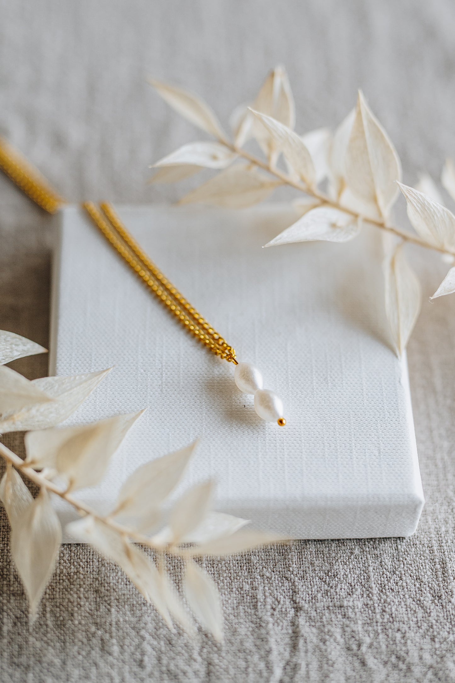 "Amaze" necklace with pearl pendant