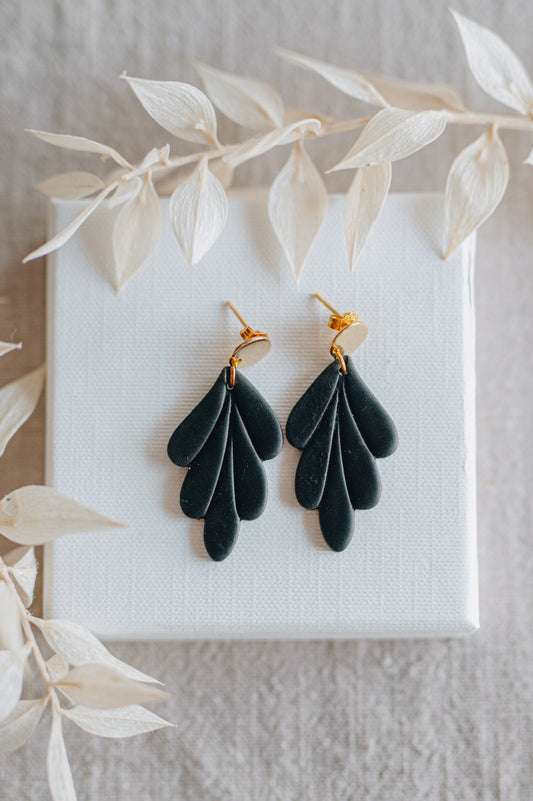 AUTUMN - White earrings with gold studs