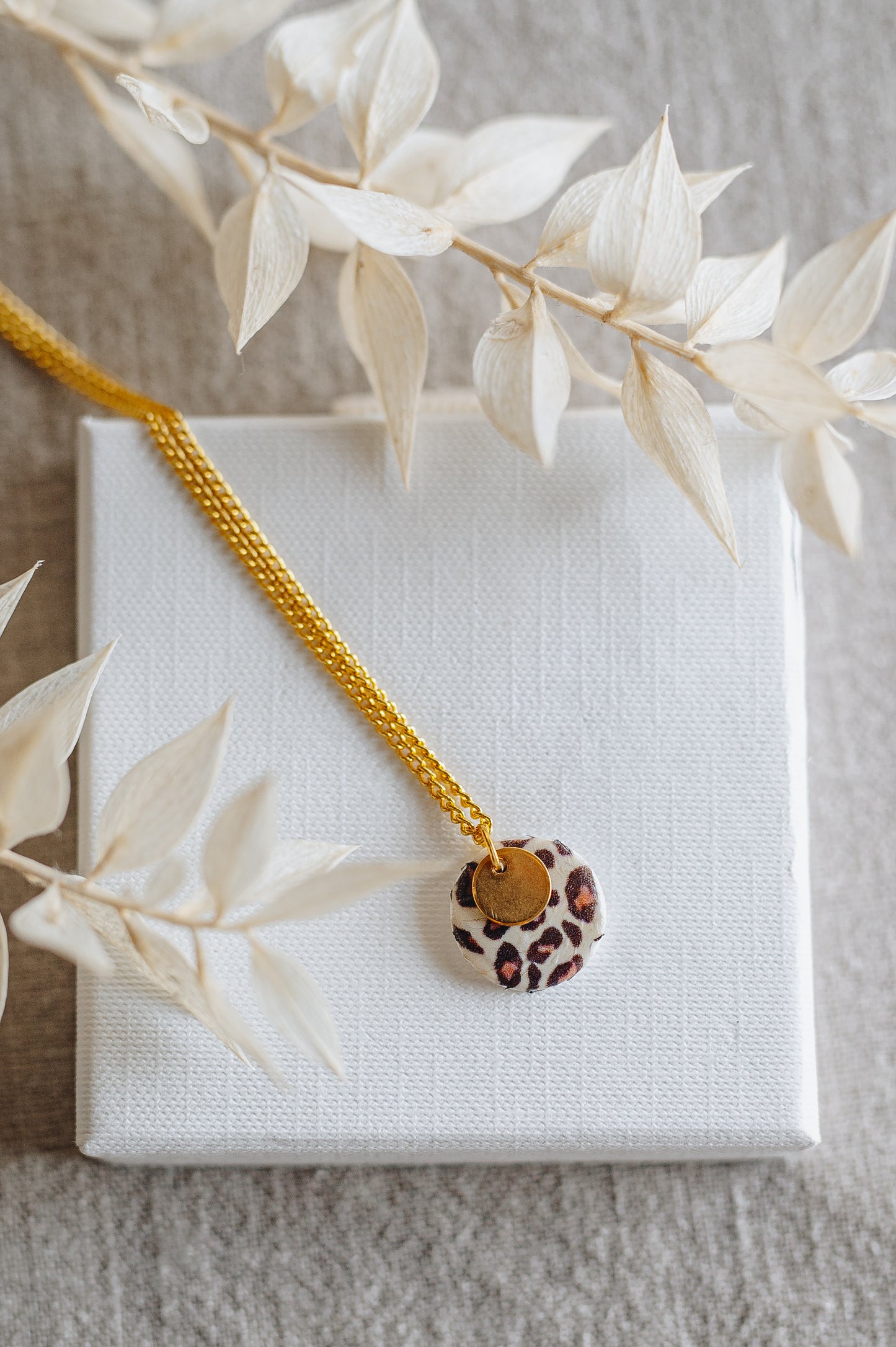 "Aglow" necklace with Leo pendant