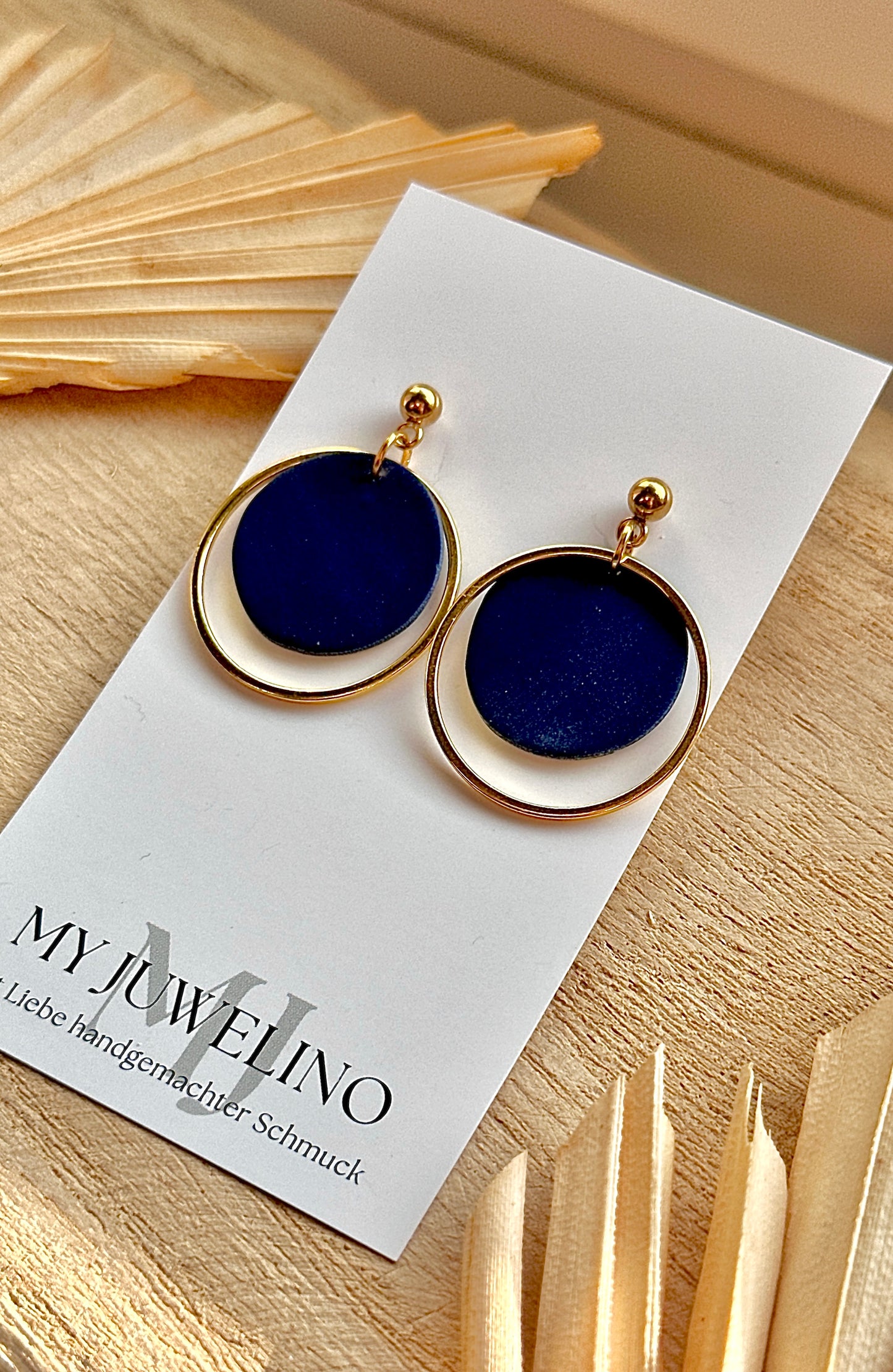 CLARA - Round earrings with a delicate ring