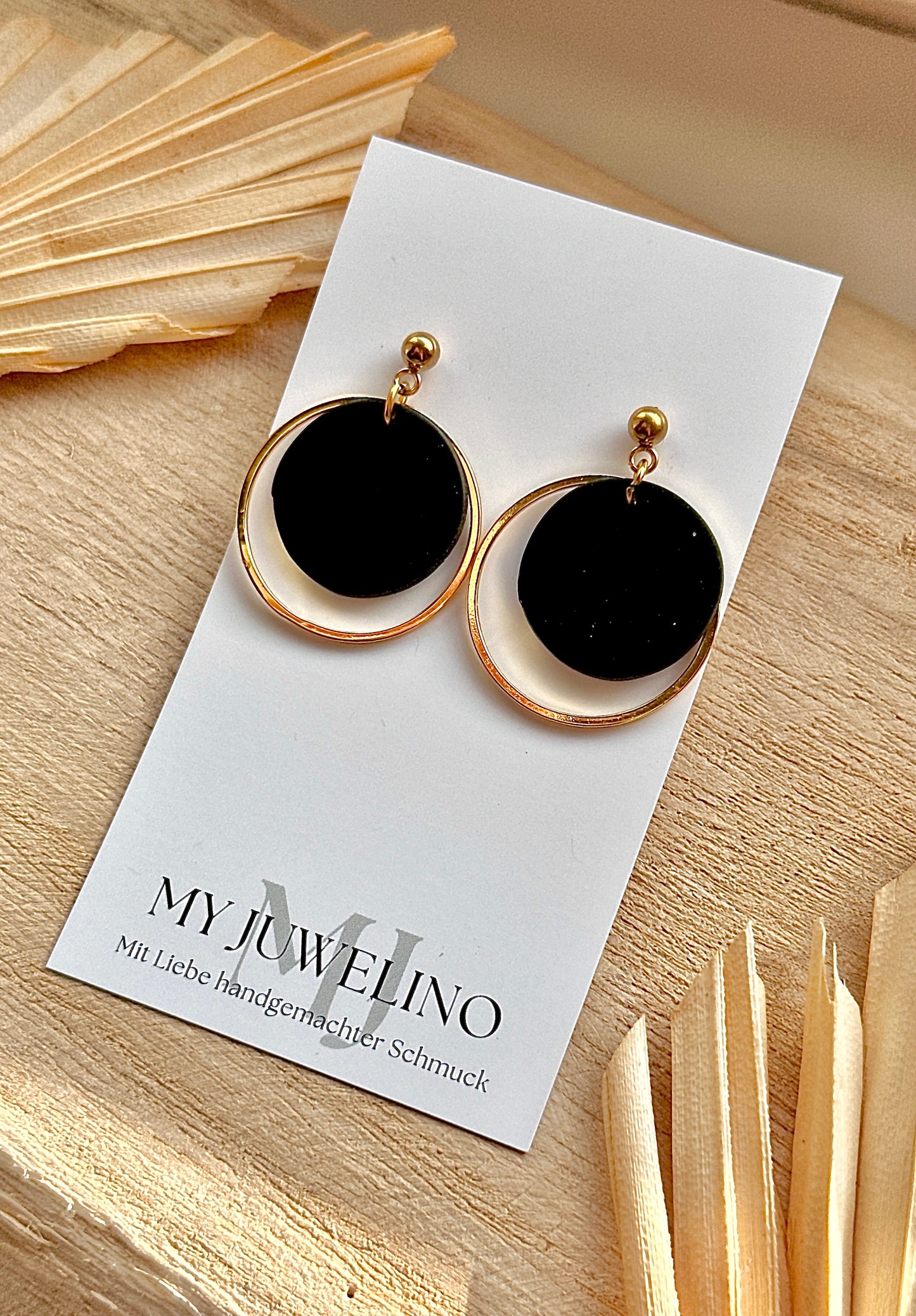 CLARA - Round earrings with a delicate ring