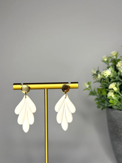 "Autumn" earrings white with gold connectors