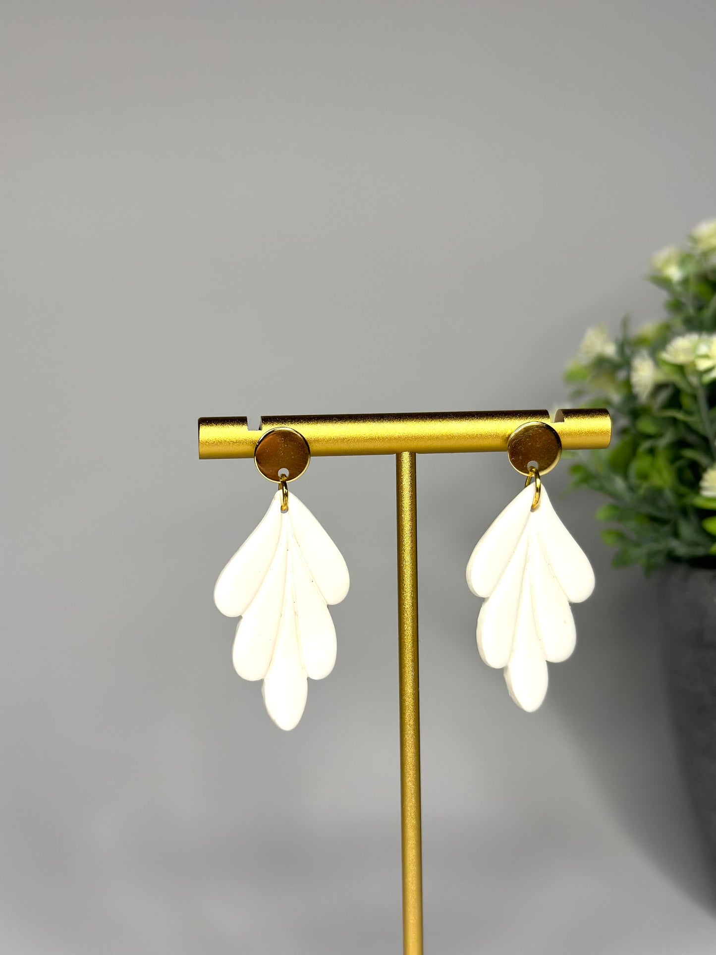 "Autumn" earrings white with gold connectors