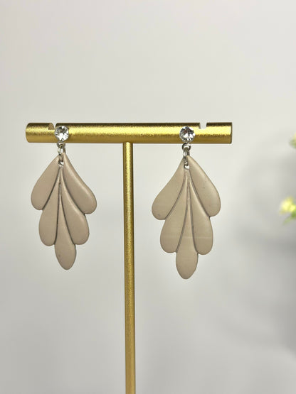 "Autumn" earrings white with gold connectors