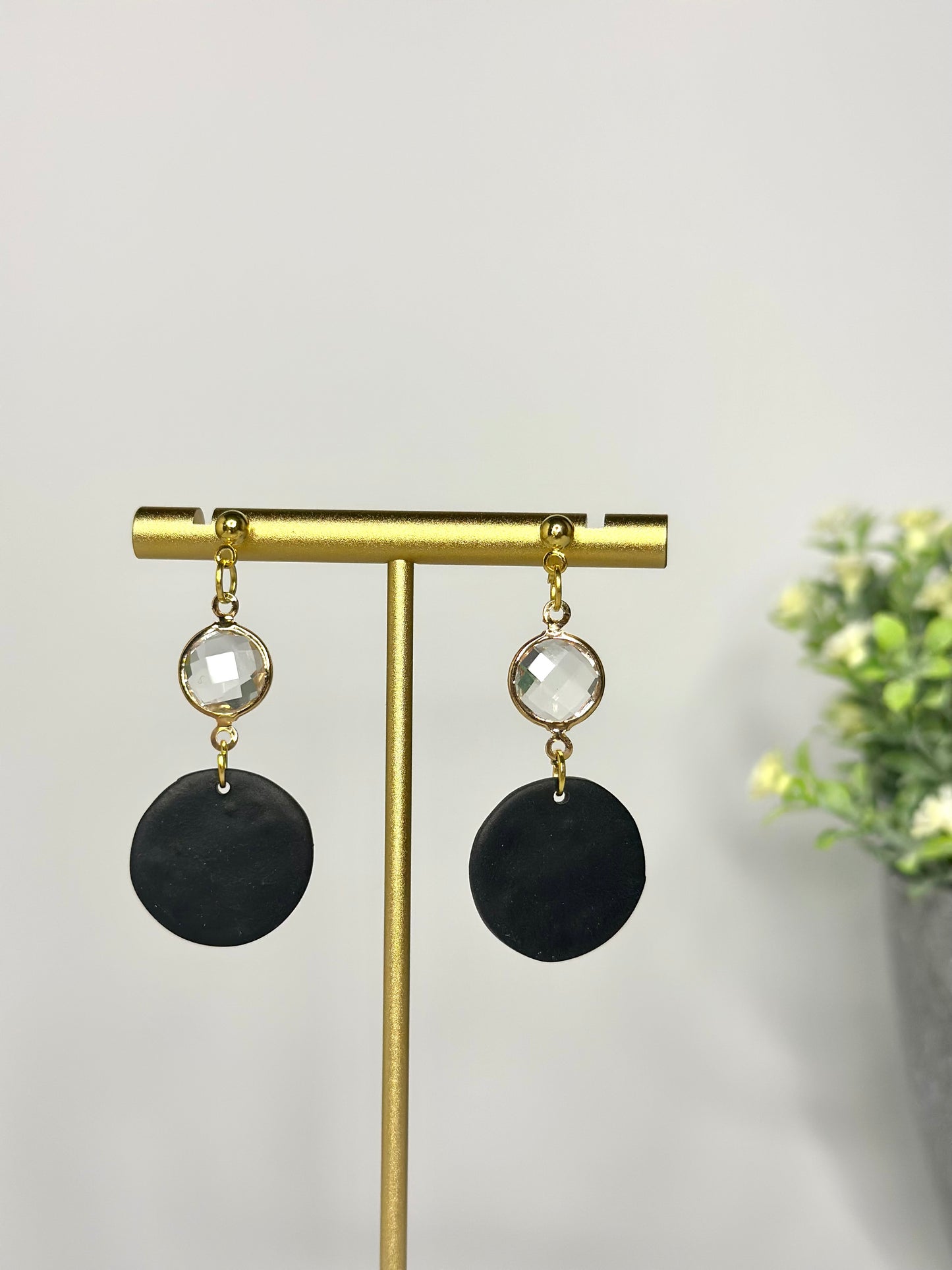 "Glimmerglass" earrings with glass stone