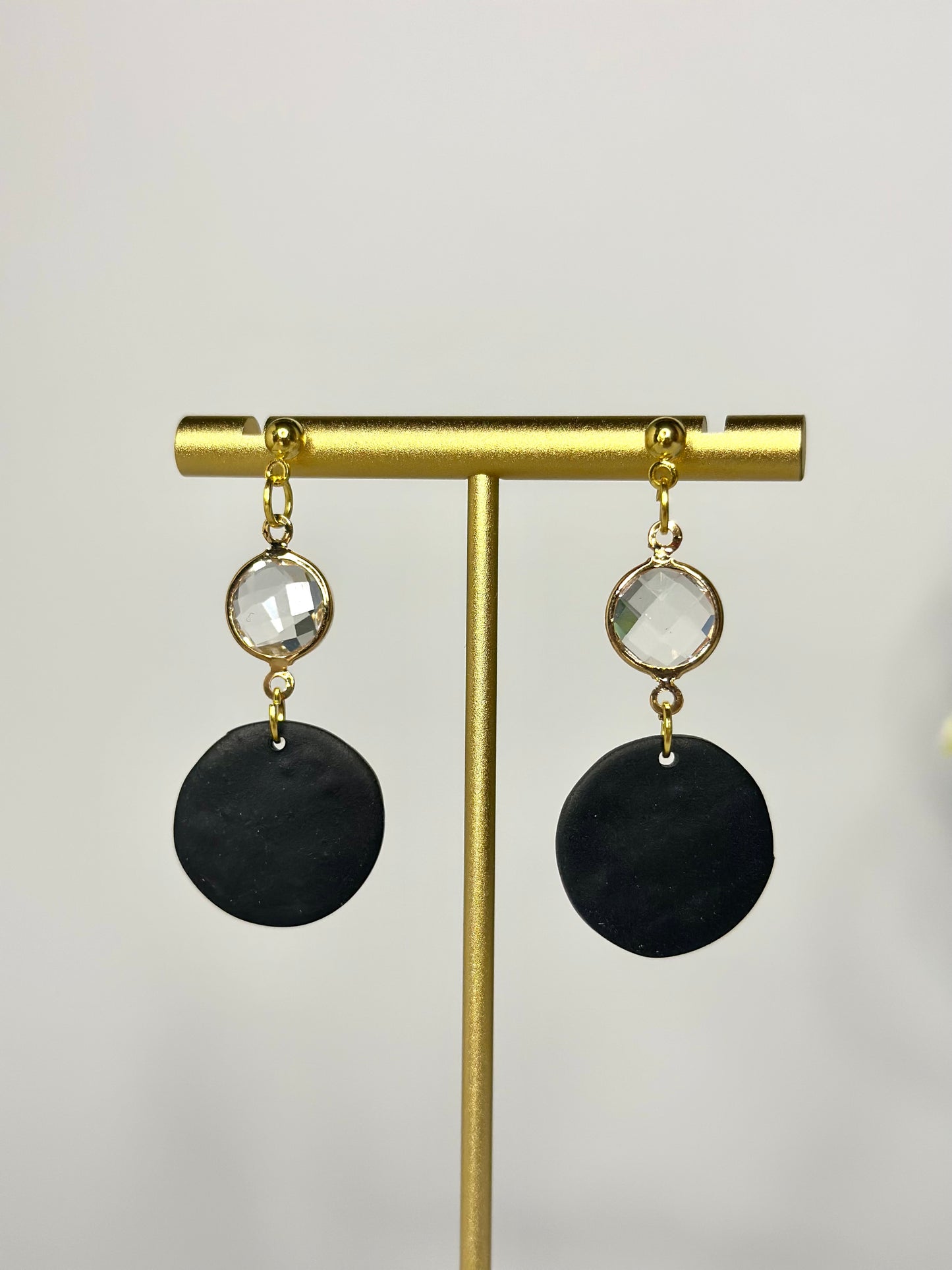 "Glimmerglass" earrings with glass stone