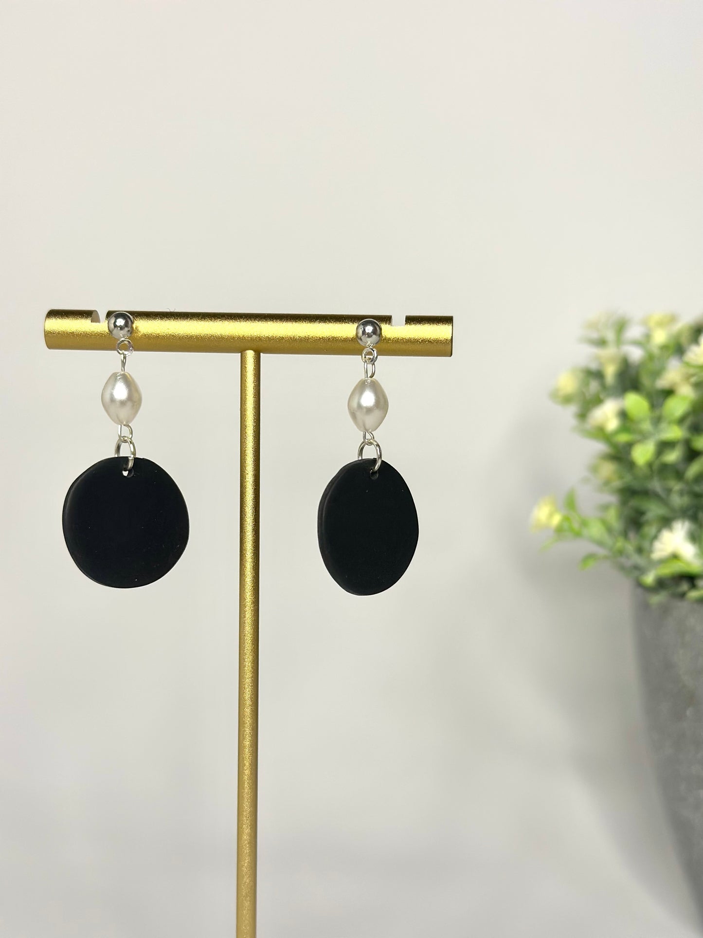 "Charm" earrings round with pearl