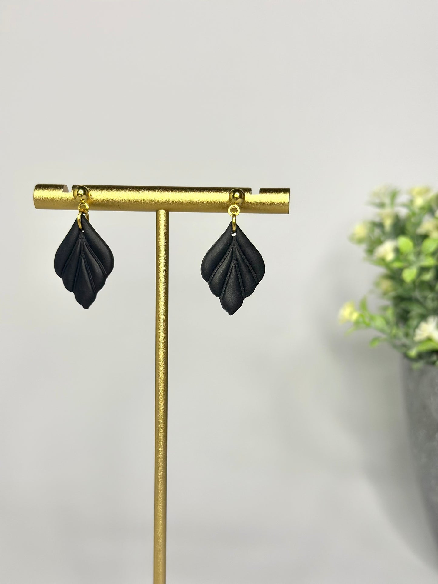 "Anima" earrings subtle design