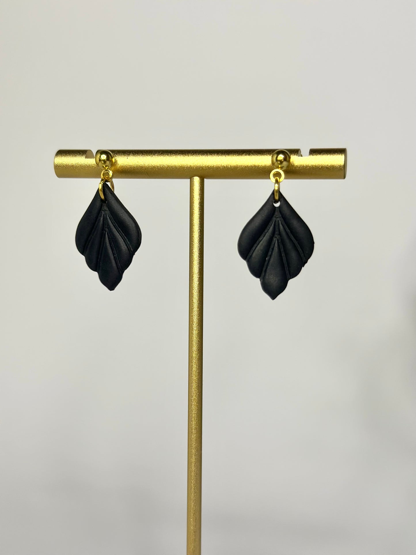 "Anima" earrings subtle design