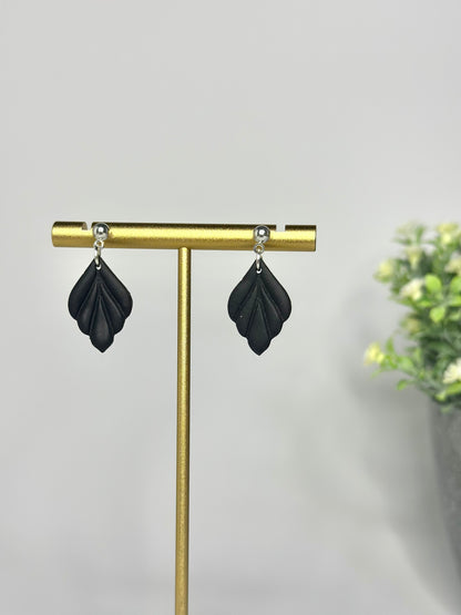 "Anima" earrings subtle design