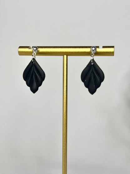 "Anima" earrings subtle design