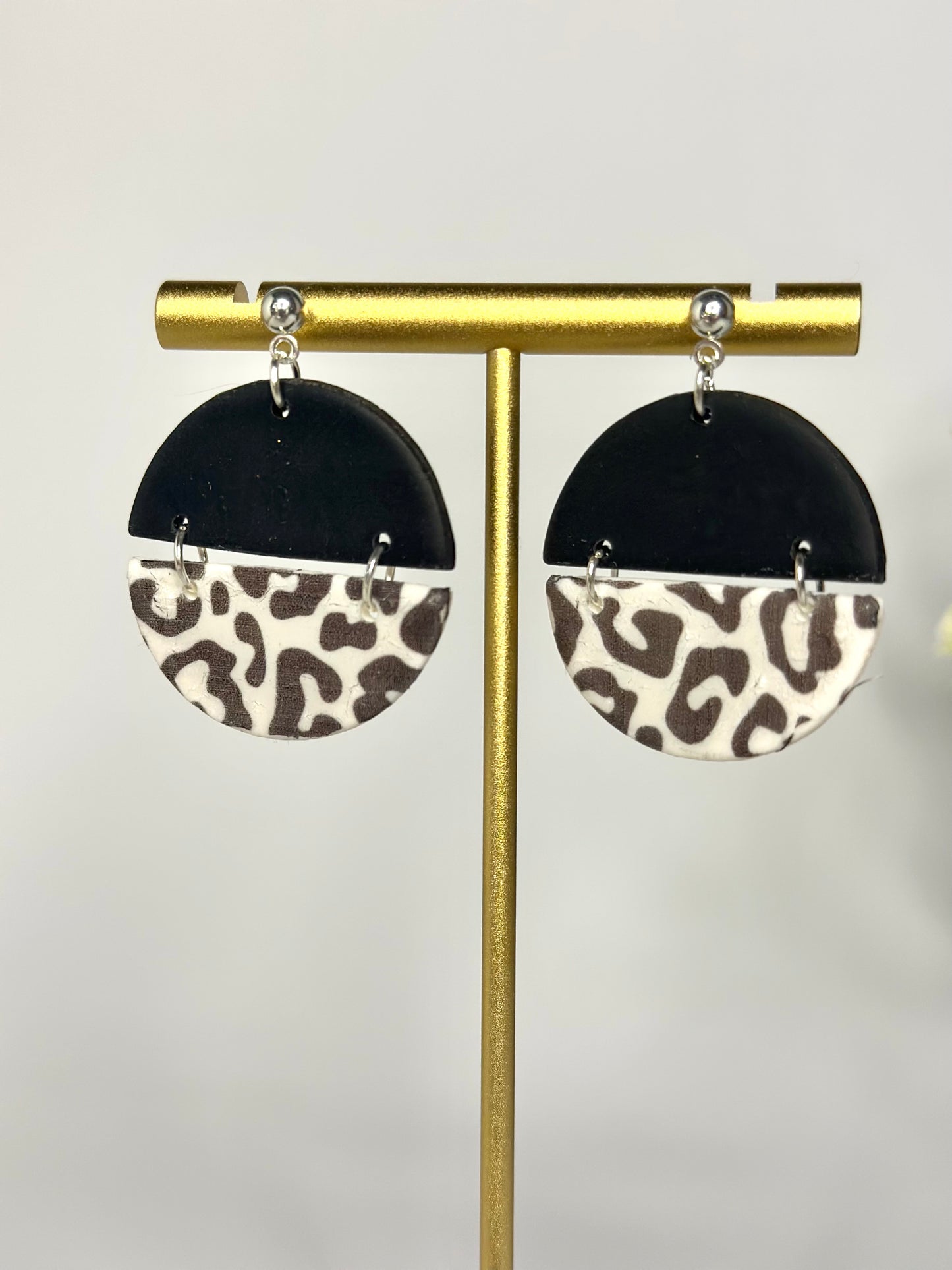 "Calypso" earrings with Leo pattern