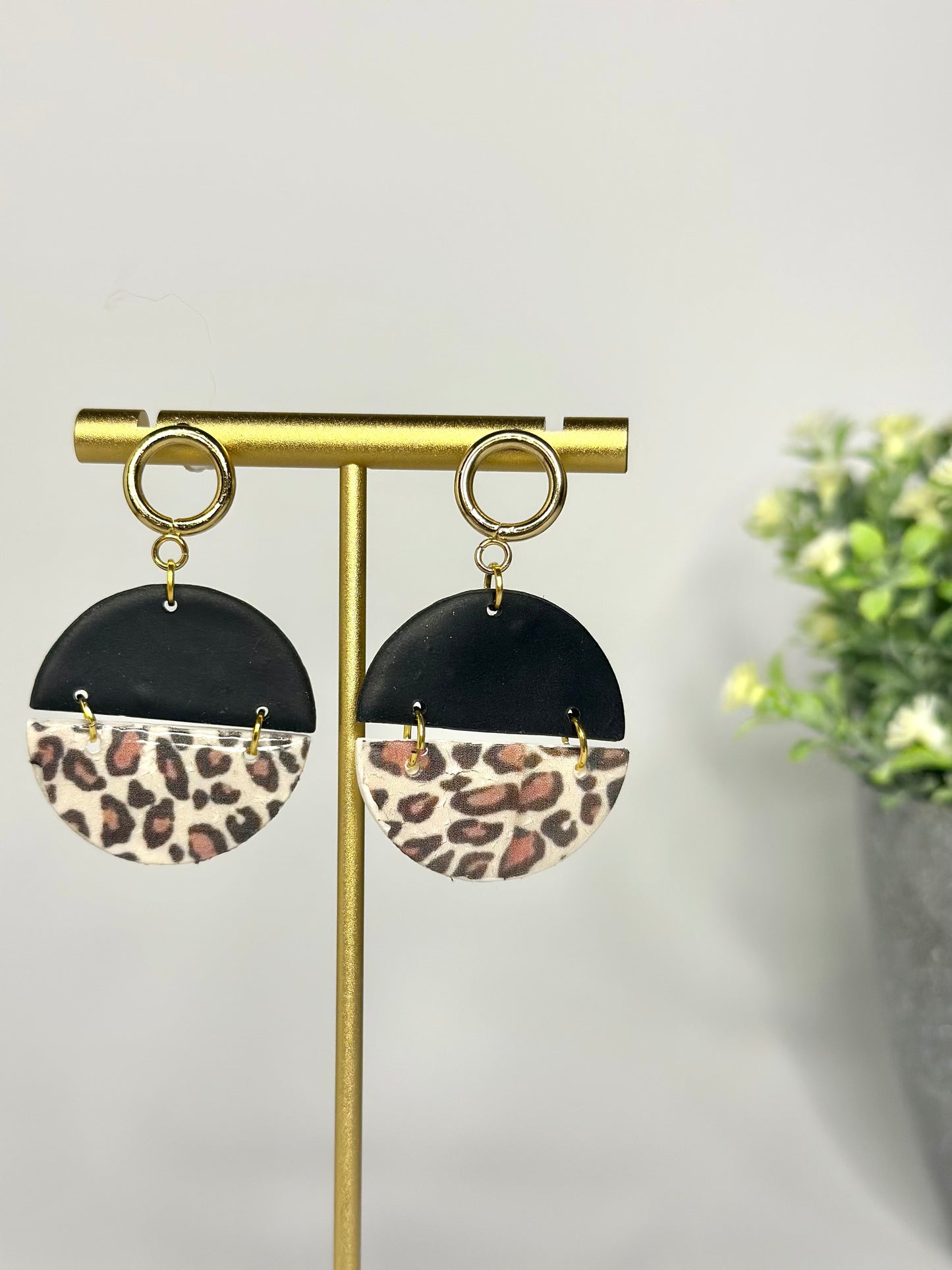 "Calypso" earrings with Leo pattern