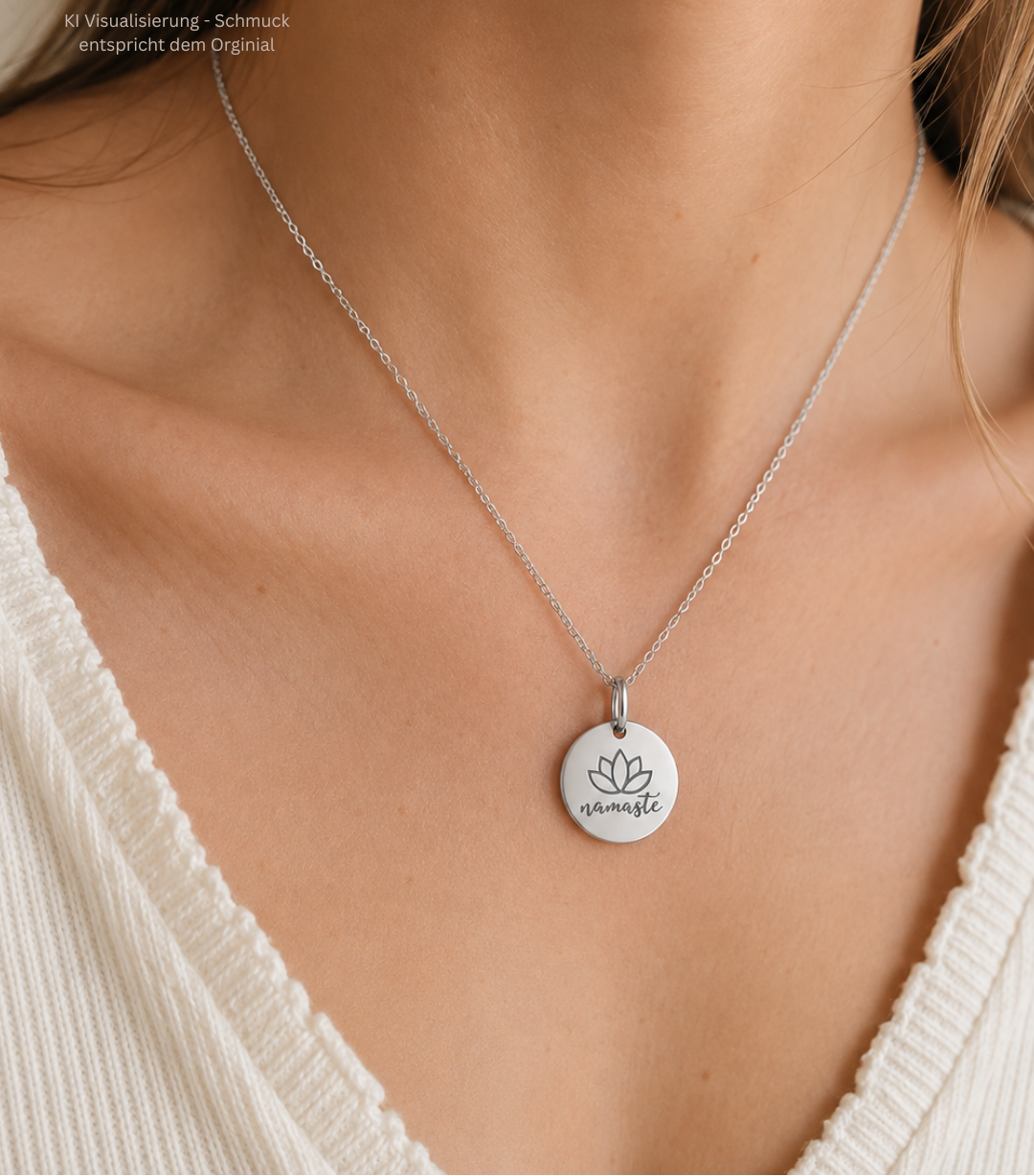MIRA Yoga Kette Namaste in Silber – Tragebild