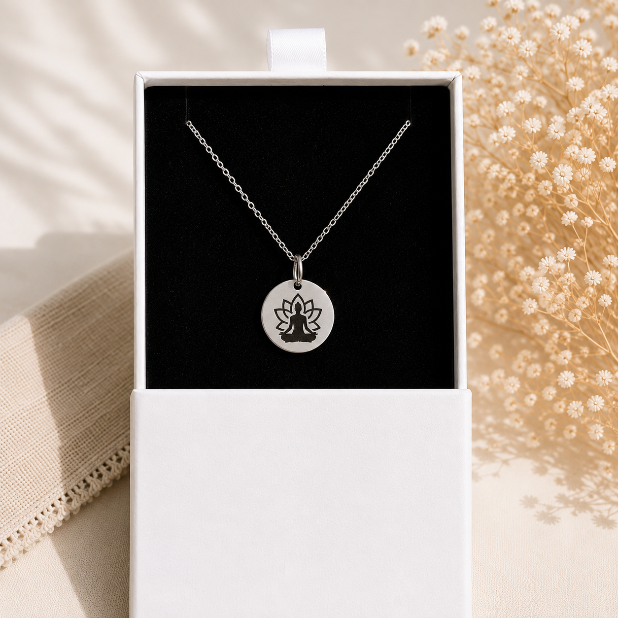 YUNA Yoga Kette Buddha in Silber – Produktbild